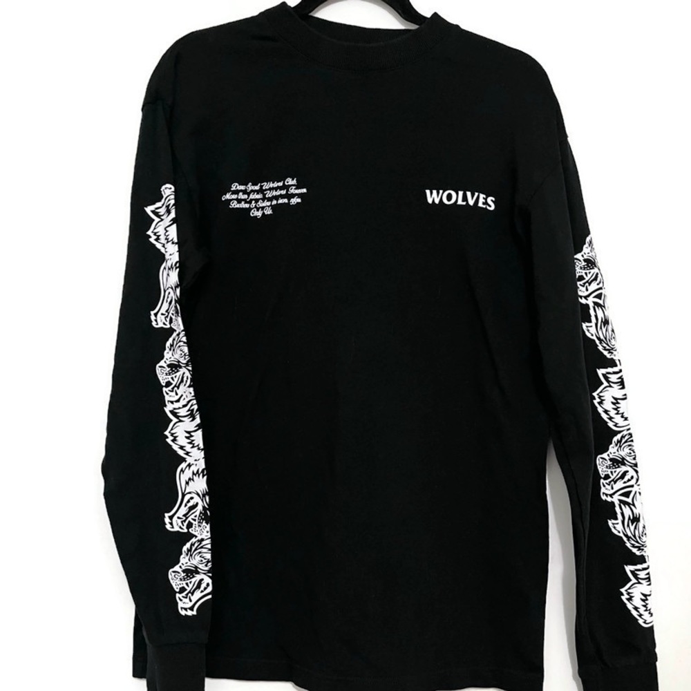 Darc Sport Black and White Wolves long sleeve shirt size small